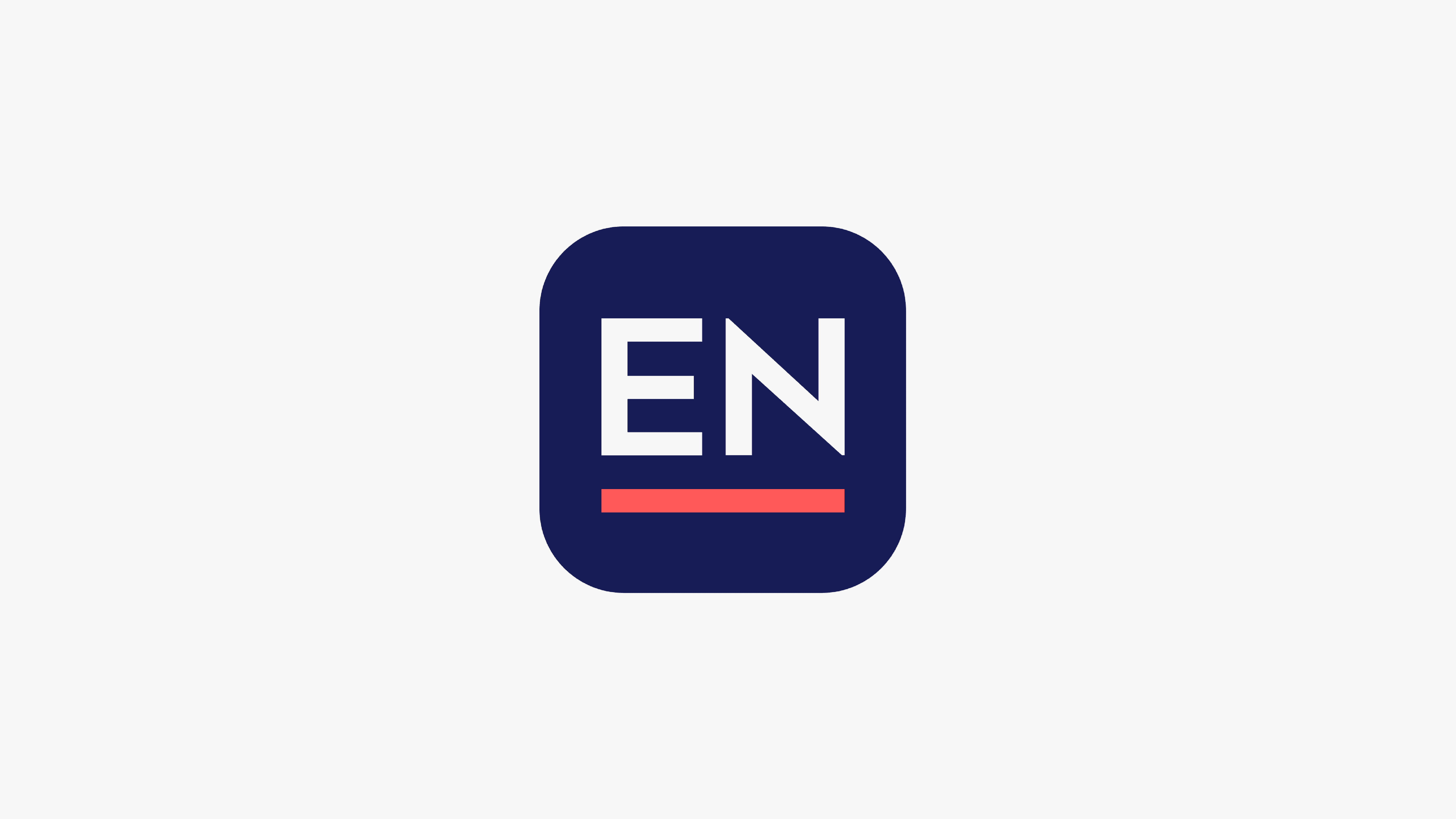 Entur logo i app-ikon-variant. Består av teksten «EN» i hvit understreket av en Entur-rød, også kalt koral, strek på en Entur-blå avrundet kvadratisk bakgrunn.